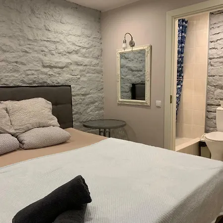 Bedroom With Private Bathroom Hostel *