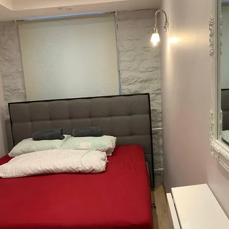 Hostel Bedroom With Private Bathroom