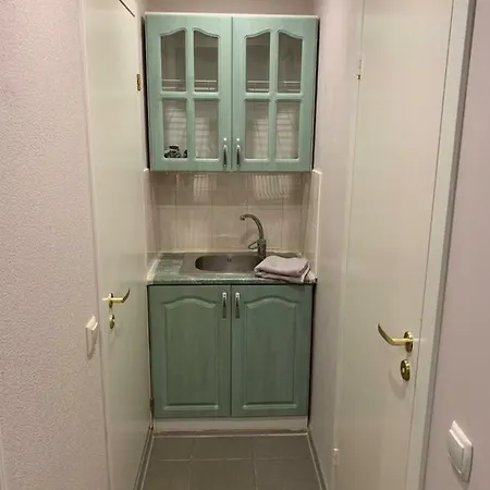 Hostel Bedroom With Private Bathroom *